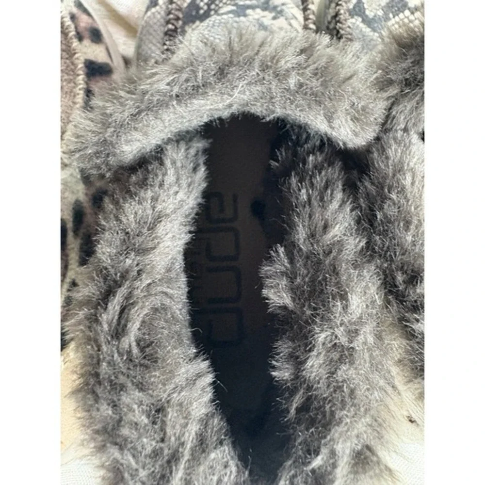 2 pairs‎ of hey dude bundle size 5
